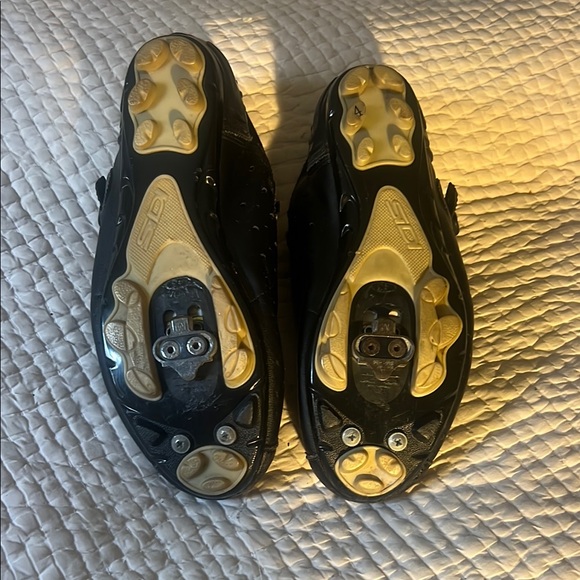 Men's Black Athletic Shoes - Picture 3 of 3